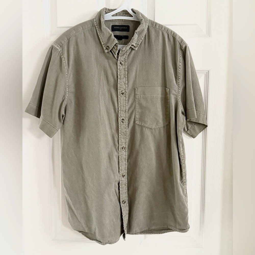 Banana Republic Mens Short Sleeve Button Down Shirt Olive Green Cotton Size M
